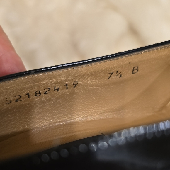 Stuart Weitzman Black Heels Elegant Glossy Finish - Picture 7 of 10